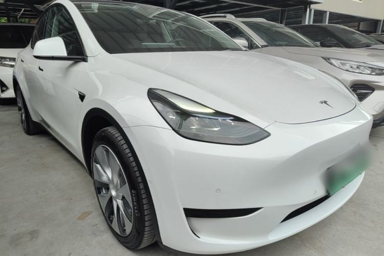 Tesla Model Y 2022 — 3