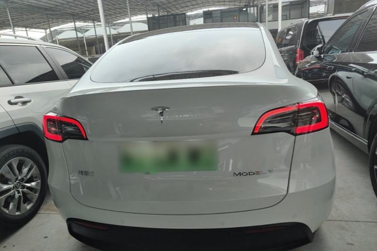 Tesla Model Y 2022 — 5