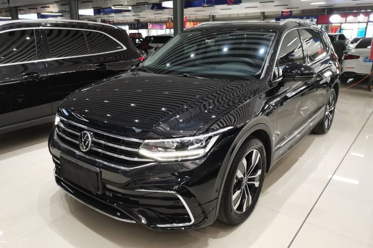Volkswagen Tiguan L 2023 — фото 1