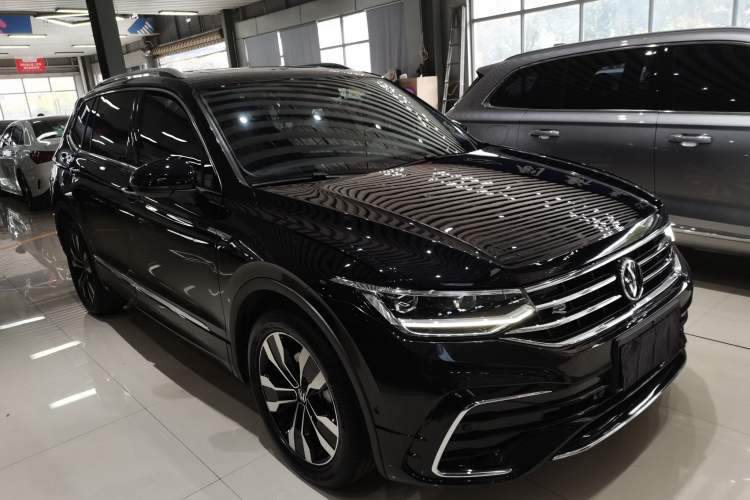 Volkswagen Tiguan L 2023 — фото 3