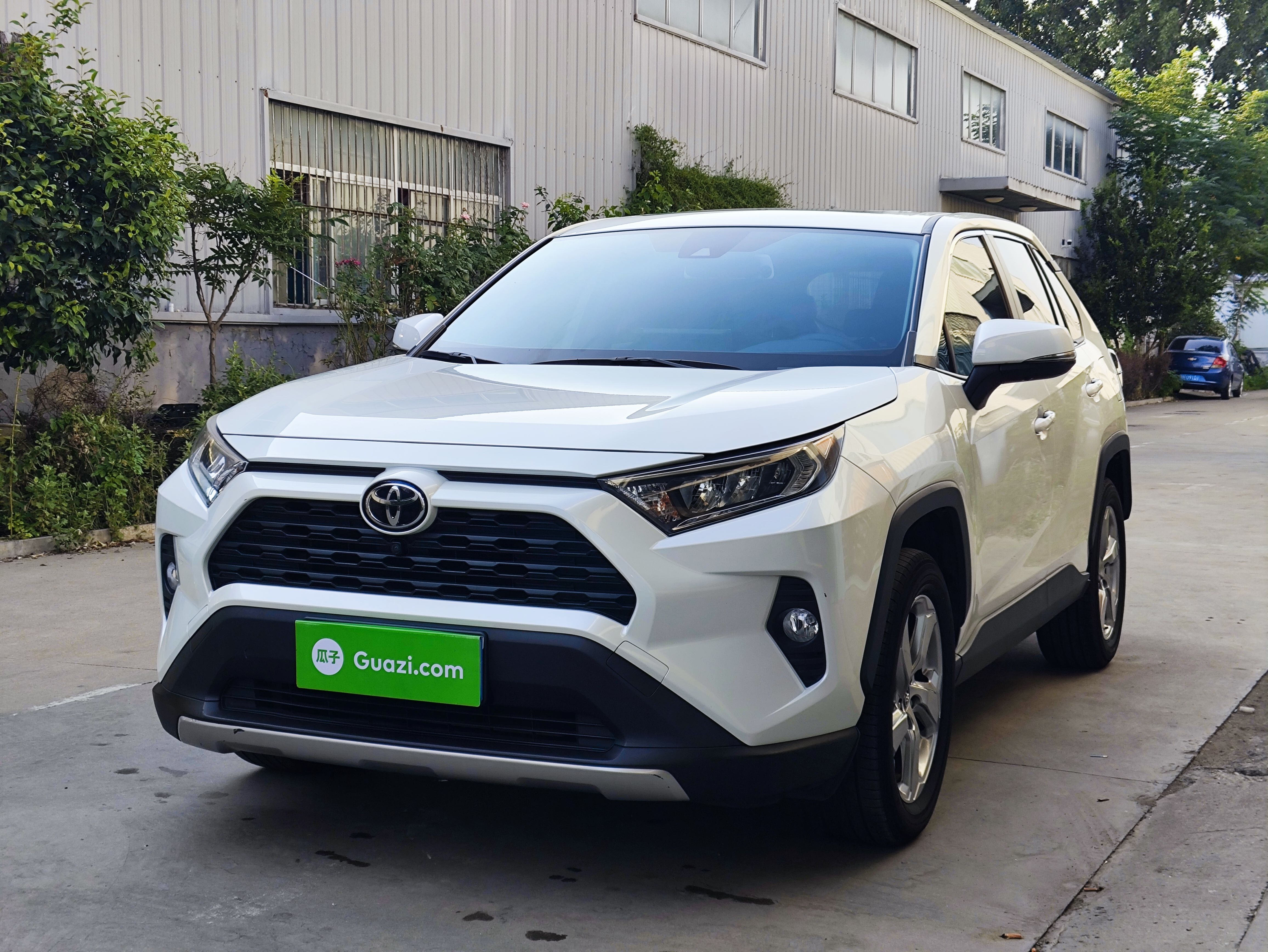 Toyota RAV4 2022 — фото 1