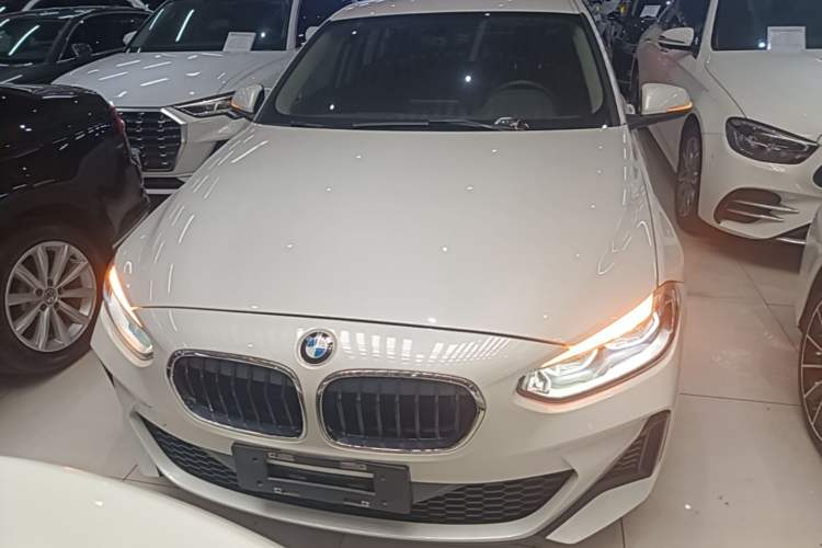BMW 120i 2021 — фото 2