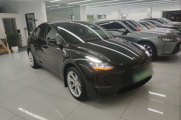 Tesla Model Y 2022 — 3