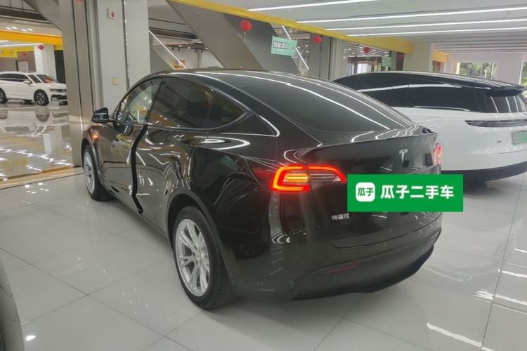 Tesla Model Y 2022 — 4