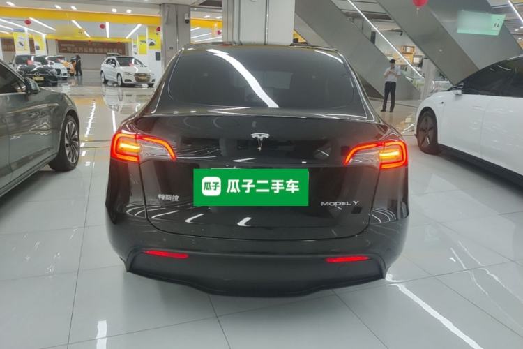 Tesla Model Y 2022 — 5