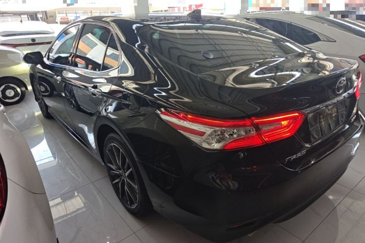 Toyota Camry 2021 — 4