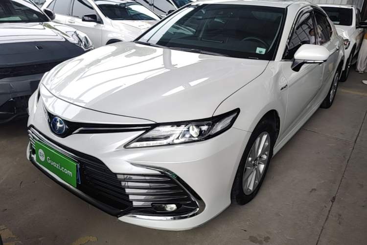 Toyota Camry 2021 — фото 1