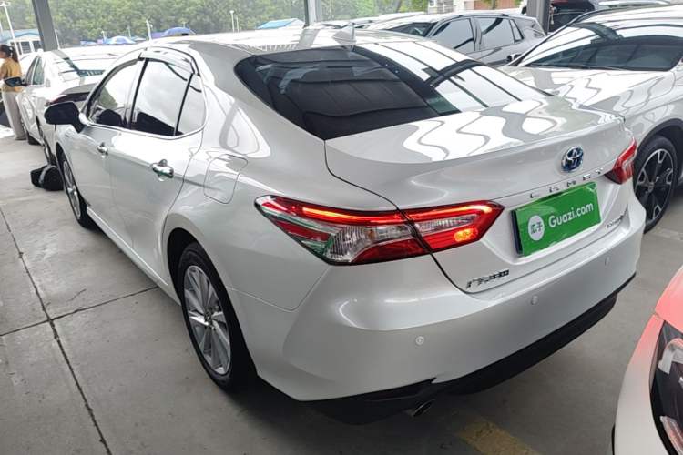 Toyota Camry 2021 — фото 4