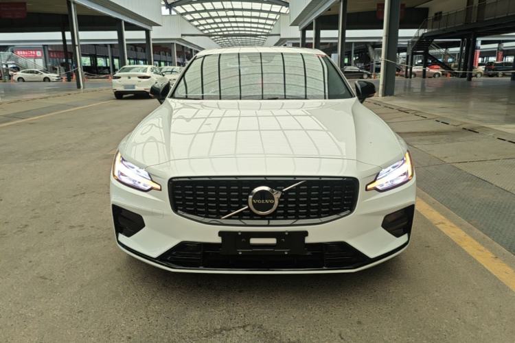 Volvo s60 2025 — фото 2