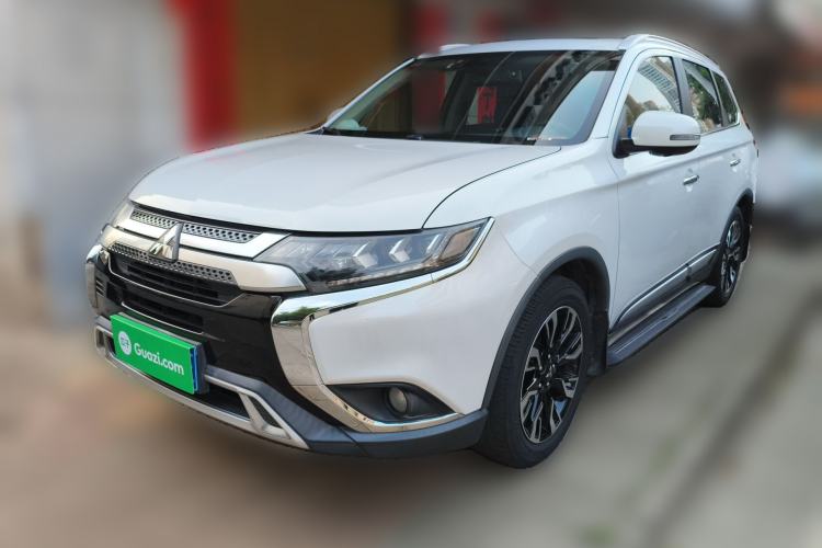 Mitsubishi Outlander 2020 — фото 1
