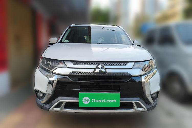Mitsubishi Outlander 2020 — фото 2
