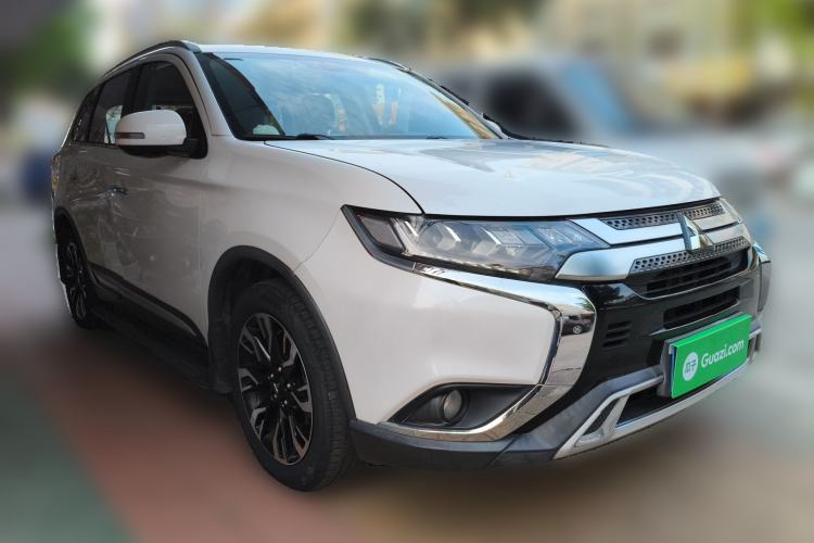 Mitsubishi Outlander 2020 — фото 3