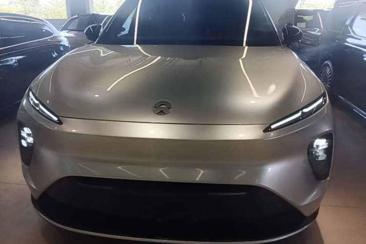 NIO ES8 2024 — 2