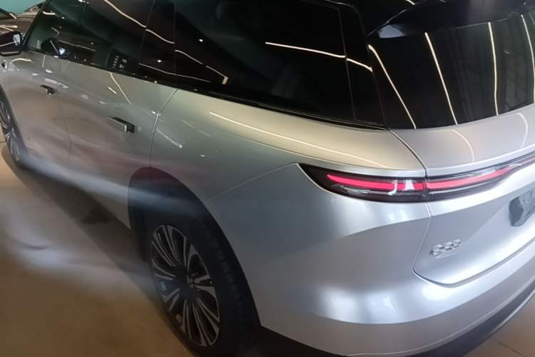 NIO ES8 2024 — 4