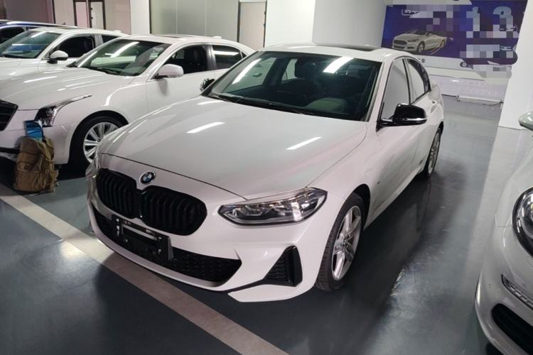 BMW 120i 2021 — фото 1