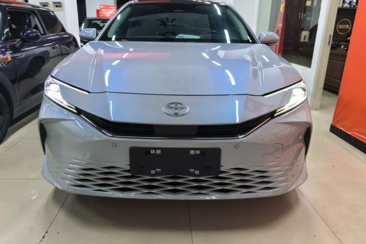 Toyota Camry 2024 — 2