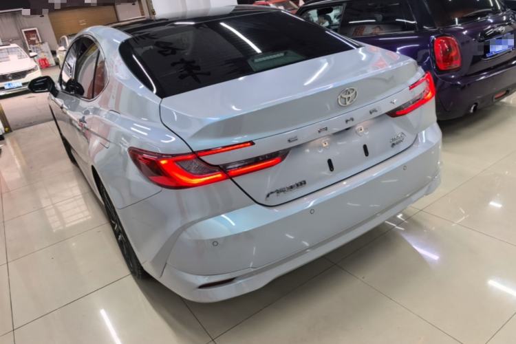 Toyota Camry 2024 — 4