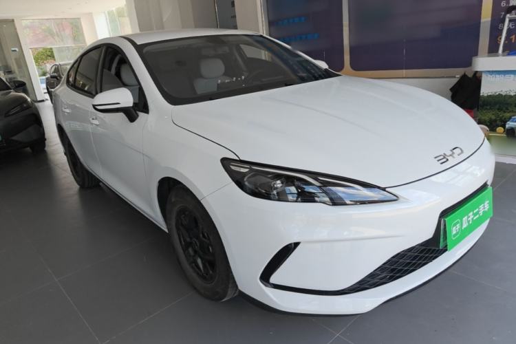 BYD Seal 05 DM-i 2025 — фото 3