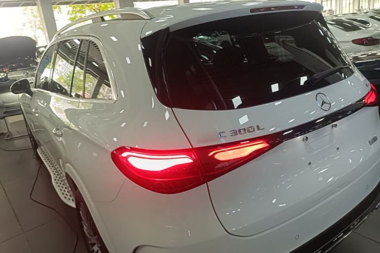 Mercedes-Benz GLC 300 L 2023 — фото 4