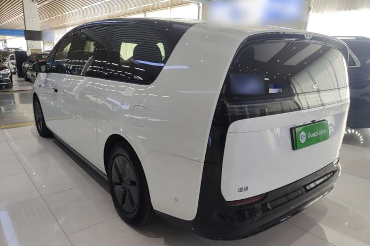 Li Auto MEGA 2025 — 4