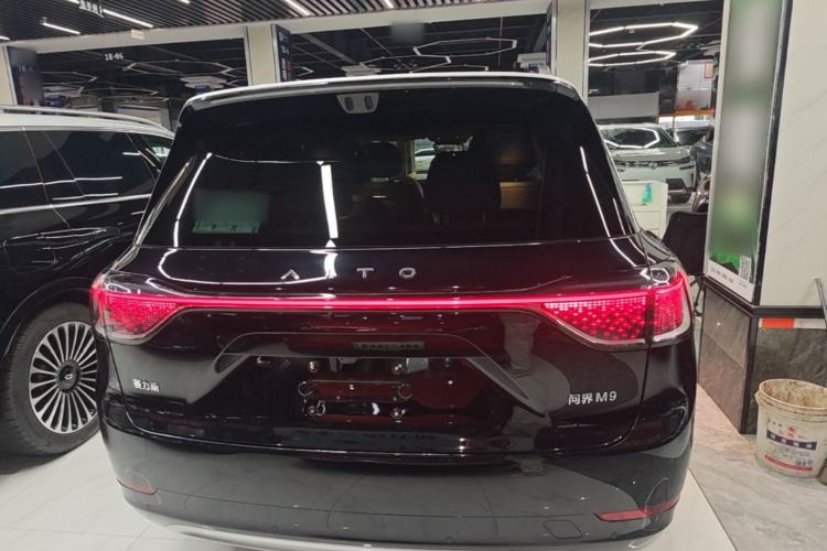 AITO M9 2025 — 5