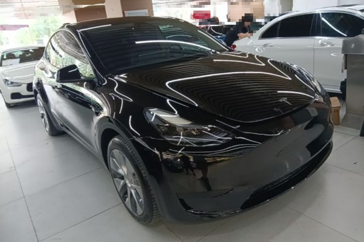 Tesla Model Y 2022 — 3