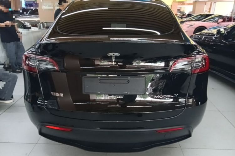 Tesla Model Y 2022 — 5