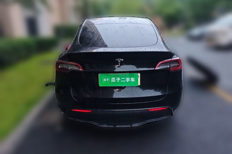 Tesla Model Y 2022 — 3