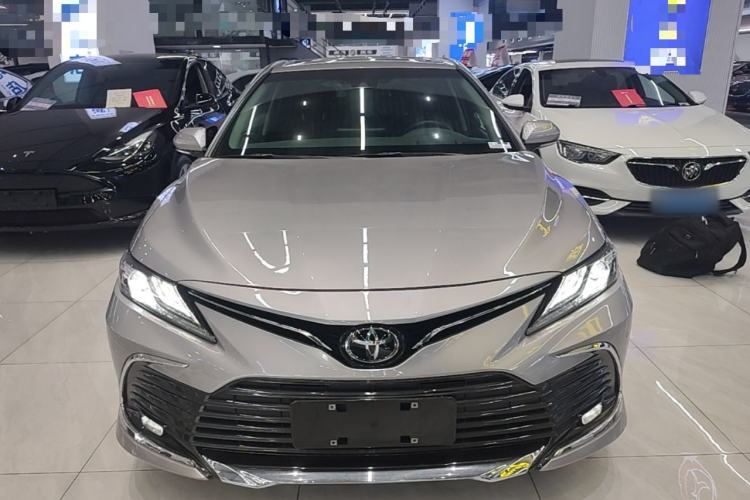 Toyota Camry 2023 — 2