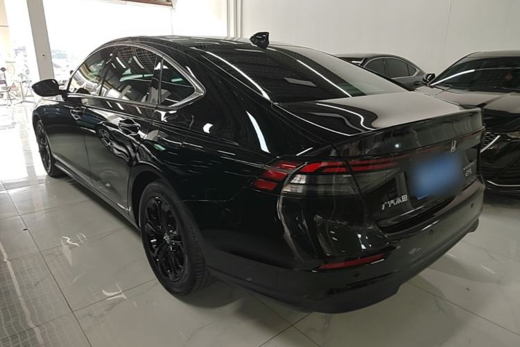 Honda Accord 2025 — 4