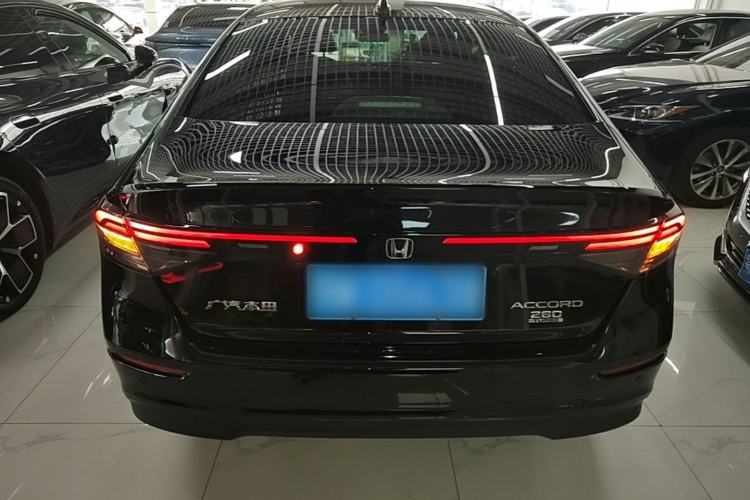 Honda Accord 2025 — 5