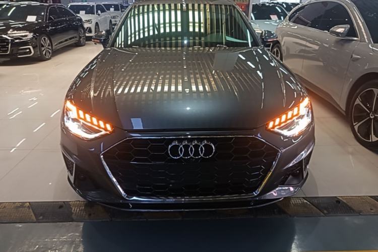 Audi A4 2020 — 2