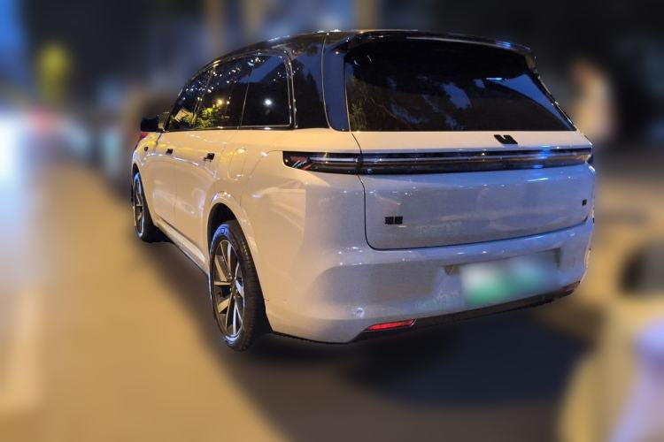 Li Auto L8 2023 — 4