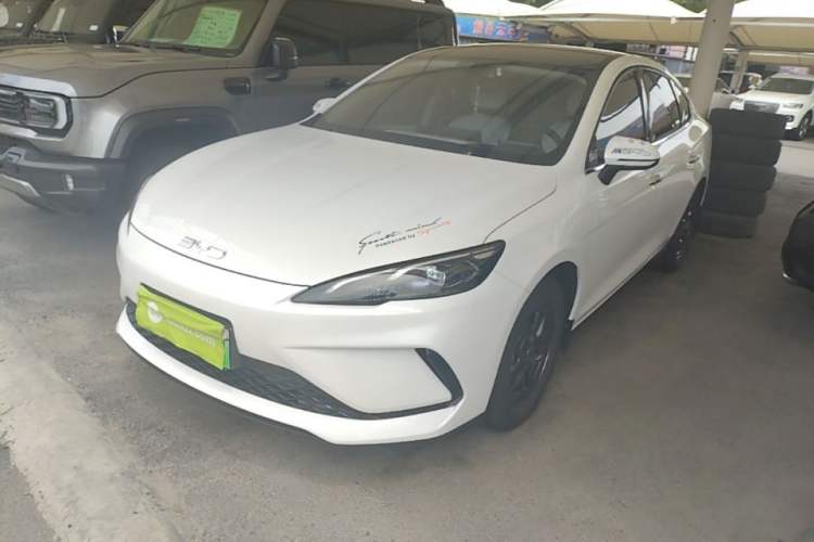 BYD Seal 05 DM-i 2025 — фото 1