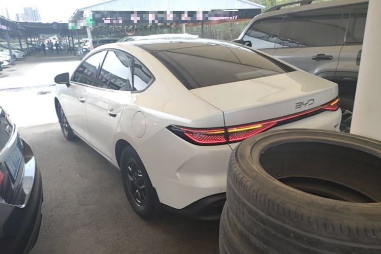 BYD Seal 05 DM-i 2025 — фото 4