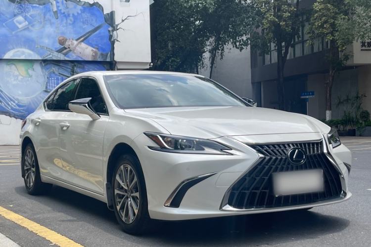 Lexus ES 200 2023 — 2