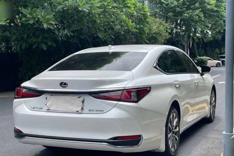 Lexus ES 200 2023 — 4