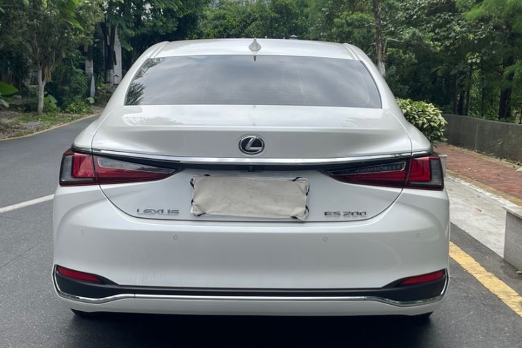 Lexus ES 200 2023 — 5