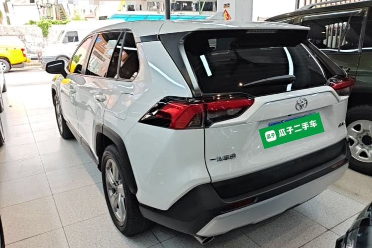 Toyota RAV4 2021 — 4