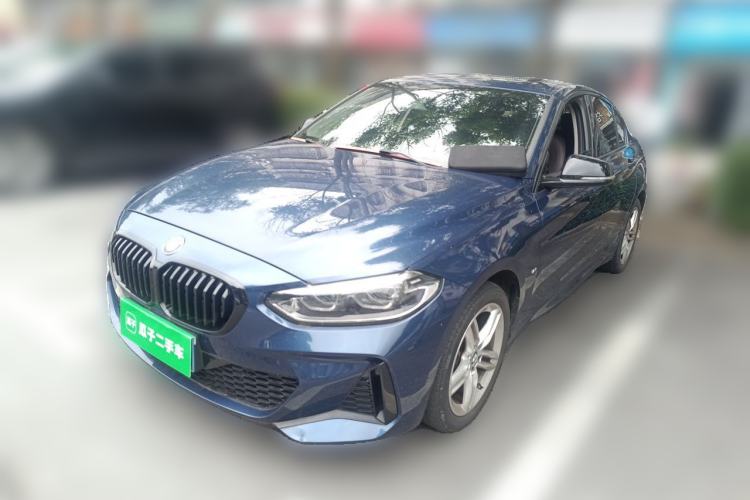 BMW 120i 2021 — фото 1