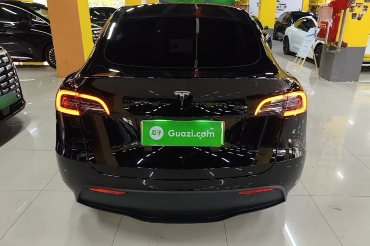 Tesla Model Y 2022 — 5