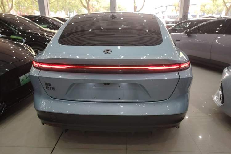 NIO ET5 2022 — 5