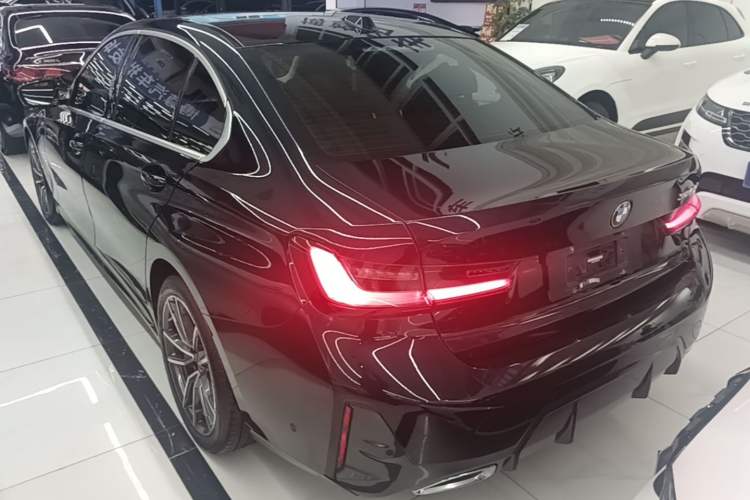 BMW 325Li 2023 — 4