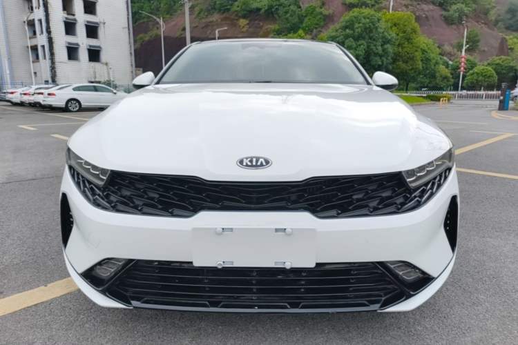Kia K5 2020 — 2