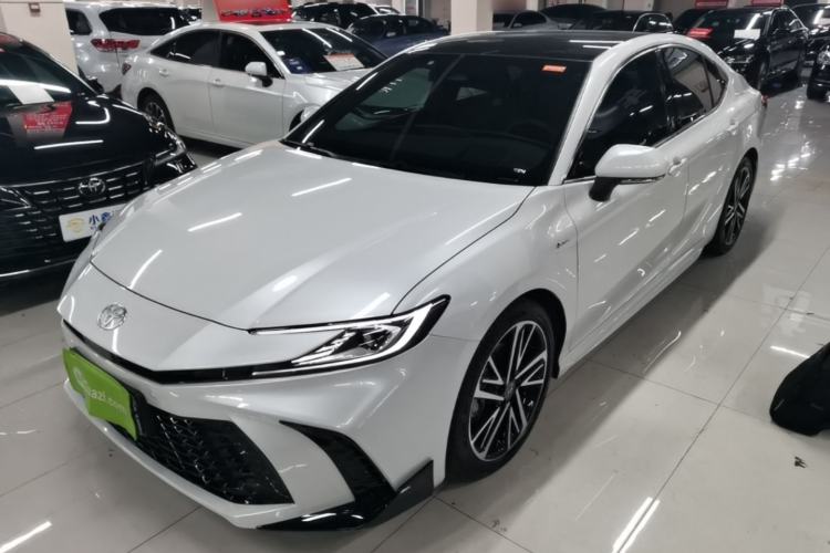 Toyota Camry 2024 — фото 1