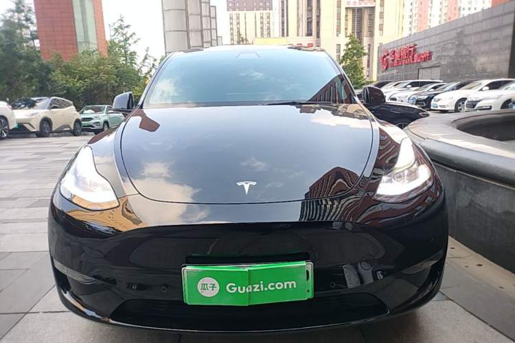 Tesla Model Y 2022 — 2