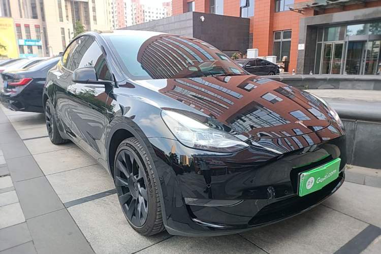 Tesla Model Y 2022 — 3