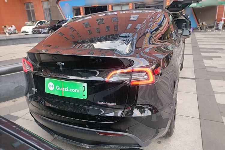 Tesla Model Y 2022 — 5