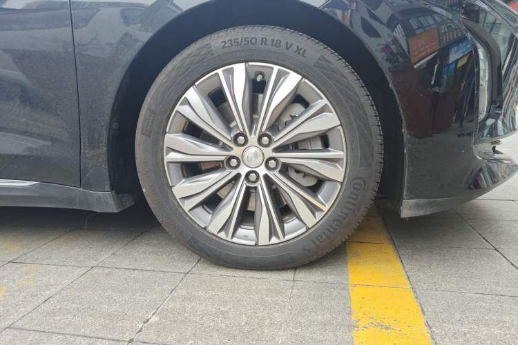 Hongqi E-QM5 2023 — 5