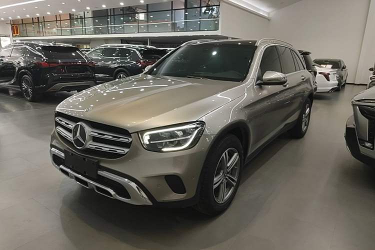 Mercedes-Benz GLC 260 L 2021 — фото 1